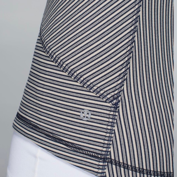 Lululemon Forme Jacket II *Textured - Picture 10 of 10